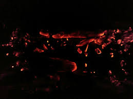 Membuat api unggun adalah tugas yang menyenangkan dan mudah, dan hanya membutuhkan kayu. Sisa Bara Api Unggun Saat Kemah Fotografi Mi Community Xiaomi