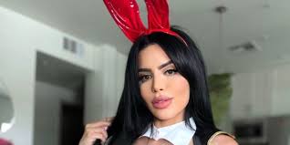 90 Day Fiancé: How Much Money Larissa Makes From Adult Model Job