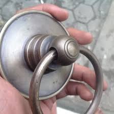 Adalah salah satu jenis pegangan pintu minimalis maupun dengan desain ukir klasik sehingga dapat menampilkan keindahan dan nilai seni yang sangat tinggi. Jual Produk Handle Pintu Antik Kuningan Termurah Dan Terlengkap Juli 2021 Bukalapak