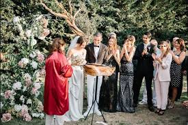 Güzel oyuncu öykü karayel ve 2012 yılında eurovision'da bizi temsil etmiş başarılı şarkıcımız can bonomo'nun dillere destan bir aşkı var. Can Bonomo Ve Oyku Karayel In Nikah Toreninden Hos Detaylar