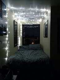 Ever since putting fairy lights in a jar last year, i've been obsessed with the soft glow of string lights in everything from bed canopies to art to ambient lighting on bookcases and shelves.christmas lights add a touch of whimsy to any space and stir the heart as the days grow darker. 18 Christmas Lights Bedroom Ideas Bedroom Decor Room Inspiration Bedroom Inspirations