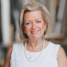 Karen Veith's Instagram, Twitter & Facebook