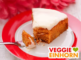 Dieser vegane kuchen aus rührteig ist schnell zubereitet und für vegetarierer und veganer geeignet. Saftiger Veganer Karottenkuchen Mohrenkuchen Mit Sojajoghurt Topping