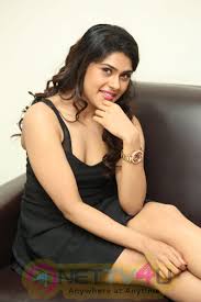 कौन है ड्रग्स के साथ बर्थडे पार्टी करने वाली नायरा नेहल शाह, किन. Actress Naira Shah Hot Sexy Stills Naira Shah Galleries Hd Images