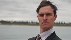 Video: Independent candidate explains policies through interpretive dance