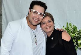 Jun 03, 2021 · o produtor fernando poli resolveu se manifestar na polêmica entre o marido, tiago abravanel e dele, tia a apresentadora patrícia abravanel. Tiago Abravanel Recebe Carinho Da Mae Antes De Show O Fuxico
