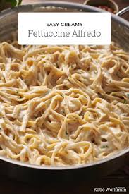 Easy Creamy Fettuccine Alfredo Recipe The Mom 100 Recipe Fettuccine Alfredo Fettuccine Alfredo Recipes Fettuccine