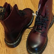 When in contact with skin, the sap oil (urushiol) of Oxblood Docs Cheap Online