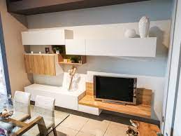 Pareteattrezzata Seta Di Maronese Acf Una Composizione Sospesa In Olmo Artico E Rovere Nodato Con Un Arredamento Idee Per Decorare La Casa Parete Attrezzata