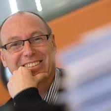 Na 4 jaar bikkelen heeft onze kanjer Pim Nienhuis zijn diploma Commerciële  Economie mogen ophalen.