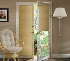 أنواع مكونات الستائر الدوارة على النوافذ البلاستيكية