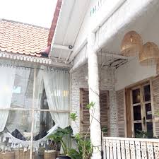 Browse living room decorating ideas and furniture layouts. Tulip Cafe And Home Decor In Jogja Chelsheaflo