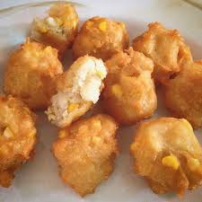 Jagung ditumbuk dulu, tapi jangan lumat. Resepi Cucur Jagung Manis