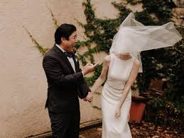 It's easy to assume a valentine's day wedding extravaganza would be all hearts, tulle and glitter. 20 Funny Wedding Pictures That Will Make You Lol