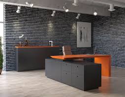 Remax Ahsap Makam Masasi Ofis Ic Dekorasyonu Ic Tasarim Ofisler Ofisler
