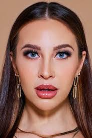 Melissa Stratton's Instagram, Twitter & Facebook