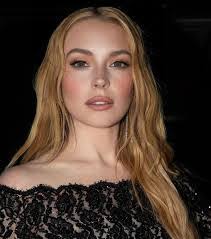 Lindsay Logan's Instagram, Twitter & Facebook