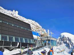 il bar ristorante e l uscita verso le piste picture of restaurant matterhorn glacier paradise restaurant zermatt tripadvisor