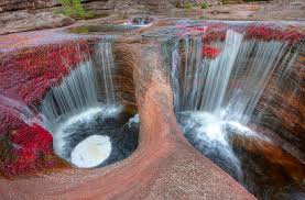Ternyata di indonesia juga ada. Cano Cristales Sungai Terindah Di Dunia Dengan Air Terjun Pelangi