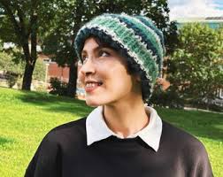 Kolorowa, ręcznie robiona czapka w paski