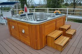 Turistii care apeleaza cel mai des la turismul in delta dunarii sunt cei interesati sa cunoasca viata pe apa, sa se detaseze de aglomeratia orasului, spre a se bucura de. Hotel Plutitor Splendid Delta Dunarii Romania