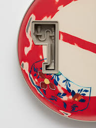 Dans ce cas précis, vous avez plus de flexibilité, car les affaires que vous y rangerez, peuvent être de couleurs. Revue Magazine