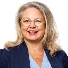 Sandra Diller's Instagram, Twitter & Facebook