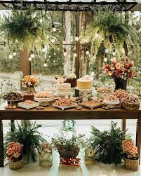 A mesa de doces não precisa estar lotada para ser elegante. Mesa De Bolo De Casamento 67 Inspiracoes Para Decorar Sua Festa