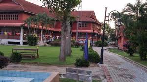 The hotel is not too far from the city center: Side Picture Of De Palma Hotel Kuala Selangor Tripadvisor