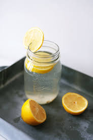 5 Grunde Warum Du Morgens Eine Heisse Zitrone Trinken Solltest Valeriehusemann De Achtsamkeit Selbstliebe Mi Heisse Zitrone Vegane Rezepte Zitrone Rezepte