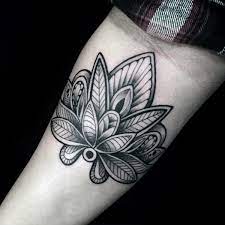 Pourquoi des tatouages fleur de lotus ? 99 Tatouages De Fleurs De Lotus Dessins Et Signification