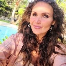 Sandra Petroff's Instagram, Twitter & Facebook