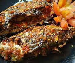 Kali ini, saya menggunakan resepi ikan goreng berlada stail minang yang sangat sangat ringkas dan sedap. Sedapnya Cencaru Sumbat Pedas Makan Dengan Nasi Panas