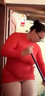 Emilia la tuca desnuda