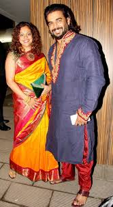 R Madhavan With Wife Sarita Birje Bollywood Celebrities Indian Celebrities Fashion