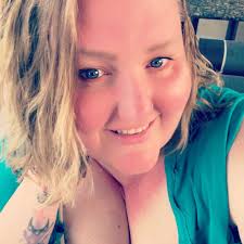 Gabe, Leon, and Logan are hilarious! Gabes shirt is so shady. Love it! 💜