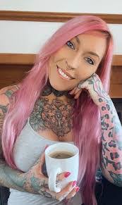 Daniel Reader's Instagram, Twitter & Facebook