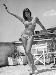 She had slender hourglass body shape with slim waist. Groovy History A Young And Pretty Joan Collins In A Bikini Posing For A Publicity Photo 1950s Facebook
