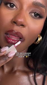 Moisturizing Black Honey Lip Oil for a Natural Dewy Look