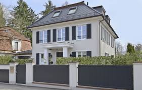 Ich suche grundstück mit oder ohne immobilie in münchen und umkreis bis (50 km) zu kaufen grundstück in münchen und umkreis bis 50 km zu kaufen gesucht bis ca. Immobilien Munchen Grunwald Haus Fensterladen Wohnarchitektur Anbau Haus