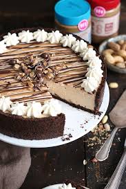 A simple recipe for… erdnussbutter rezepte glutenfreie torten schoko käsekuchen kuchen und torten rezepte kochen schokoladen kuchen kuchen ohne backen einfacher nachtisch leckereien. No Bake Erdnussbutter Cheesecake Bake To The Roots