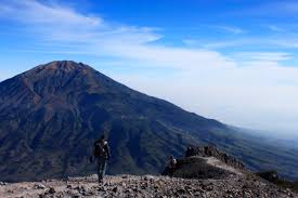 Menggapai Puncak Merapi Petualangan 8 Jam Terbayar Keindahan