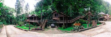 Kalau sobat tiket sudah kehabisan ide untuk liburan bersama keluarga, kamu bisa banget untuk ajak keluarga kamu ke sini. Rumah Pohon Taman Safari Cisarua Bogor Almazia Co