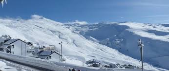 Casa rural pensada como destino del descanso y del alojamiento en sus vacaciones, para la familia o grupo de amigos que quieran disfrutar de una agradable. Apartamentos Galatino Sierra Nevada Spain