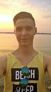 Po pierwszym spodkaniu wyjaśniającym 😎umówiliśmy się na rozmowe w cztery  oczy 👀, ale kolega reprezentuje prawilną ulice wiec zabrał dwóch  przydupasów ;D papierów nie mieli czasu czytać więc jak widzicie na rozmowie