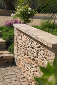 Une Couvertine En Pierre Brute Et Authentique En 2020 Muret De Jardin Terrasse Jardin Jardins