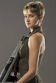 tris portrait tris looked better with longer hair and her hair was never this short in any of the book shailene woodley hair short hair styles divergent hair