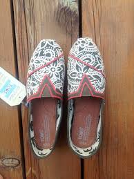 Pin By Ariel Huron On Shoes Toms Shoes Women Sneakers Fashion Toms Shoes Outlet