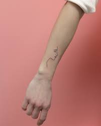 34 Continuous Line Tattoos That Are As Beautiful As They Are Simple Line Tattoos Tattoo Trends Minimalist Tattoo