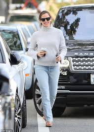 Jun 04, 2021 · june 04, 2021 actress and founder of organic baby food company once upon a farm, jennifer garner stops by to chat. Jennifer Garner Rekindles Her Romance With John Miller Less Than A Year After Splitting From Ceo Latest Celebrity News